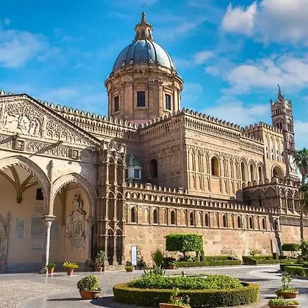La Casa Dell' Imperatrice Costanza